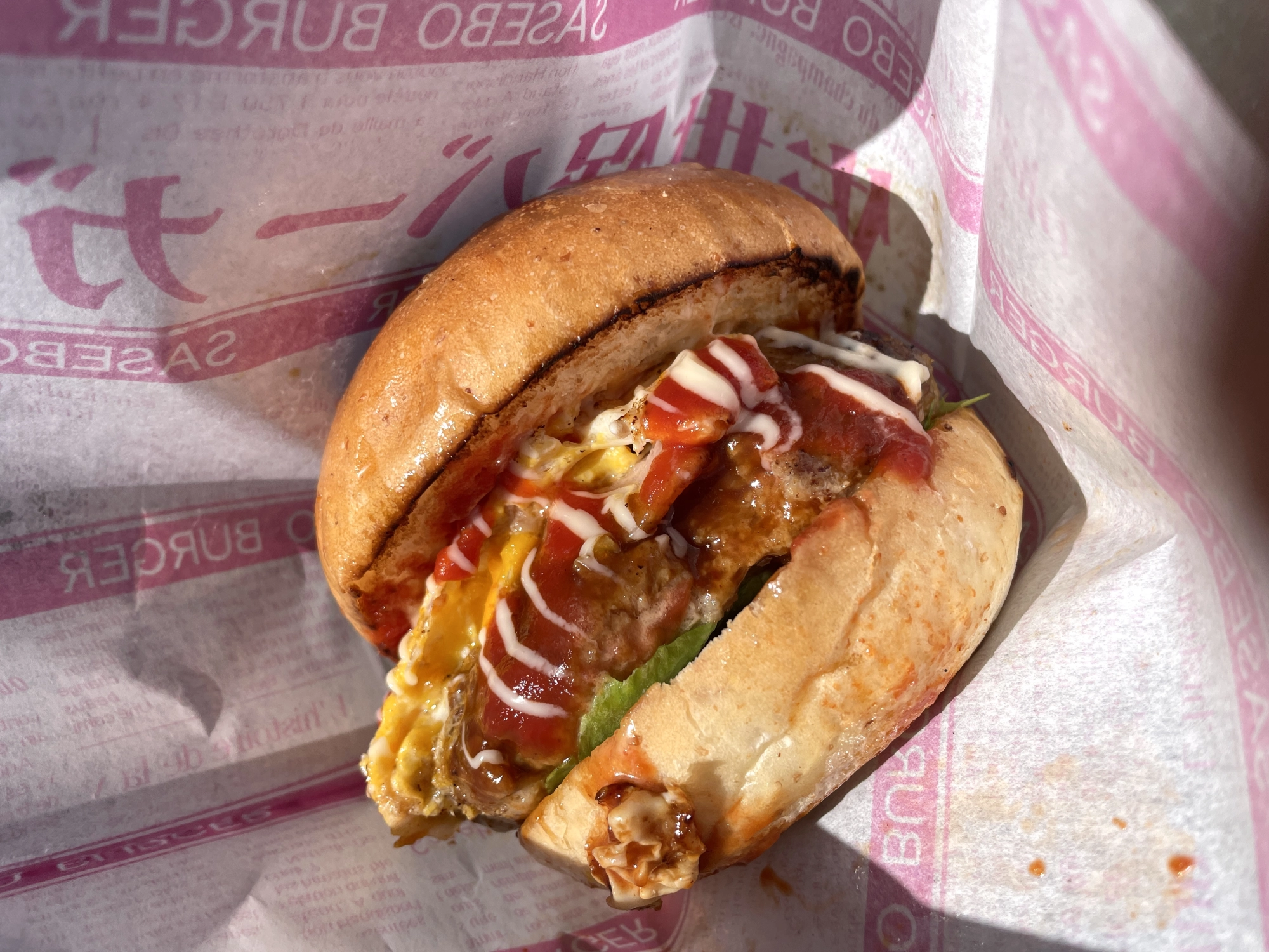 お昼にはボリューミーな佐世保バーガーをチョイス！ふわっとしたハンバーグが入っててめちゃめちゃ美味しかったです♪