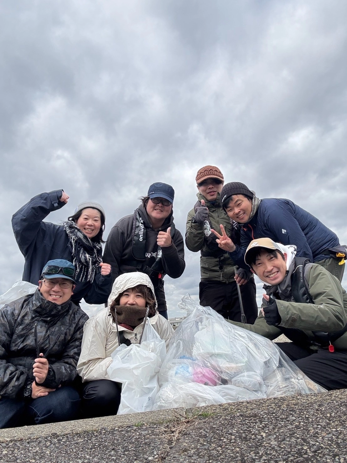 ゴミ拾いしました。お弁当の容器、釣り糸、釣り針の放置が目立ちました。ゴミ放置はやめましょう。