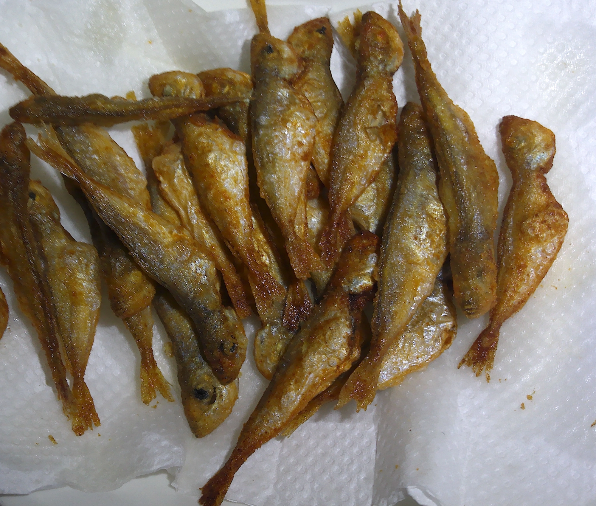 魚が小さいので骨など気にならず丸ごと食べることができますよ。