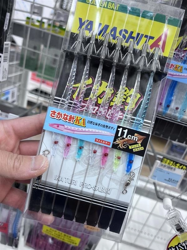 プラヅノは11cmさかな針の7本ブランコ仕掛けを使用しました。上からの落とし込みで2～10ｍの棚が乗り良かったです。オモリは100号を使用しました。