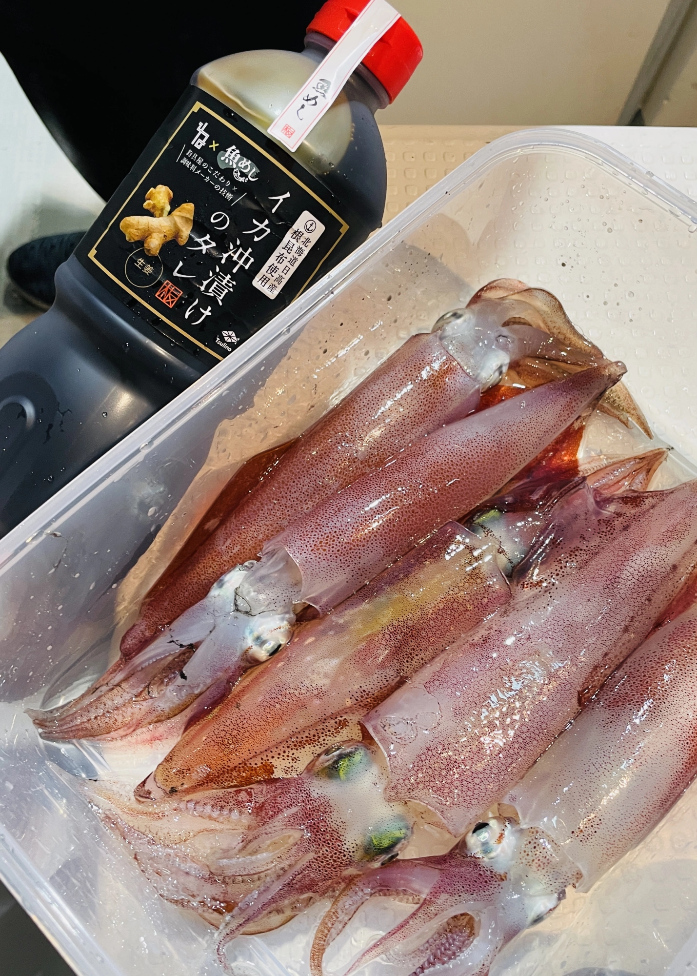 イカが釣れたら是非沖付けのたれに！水をしっかり吐かせてから漬けるのが、味がしっかり染み込ませる秘訣です♪