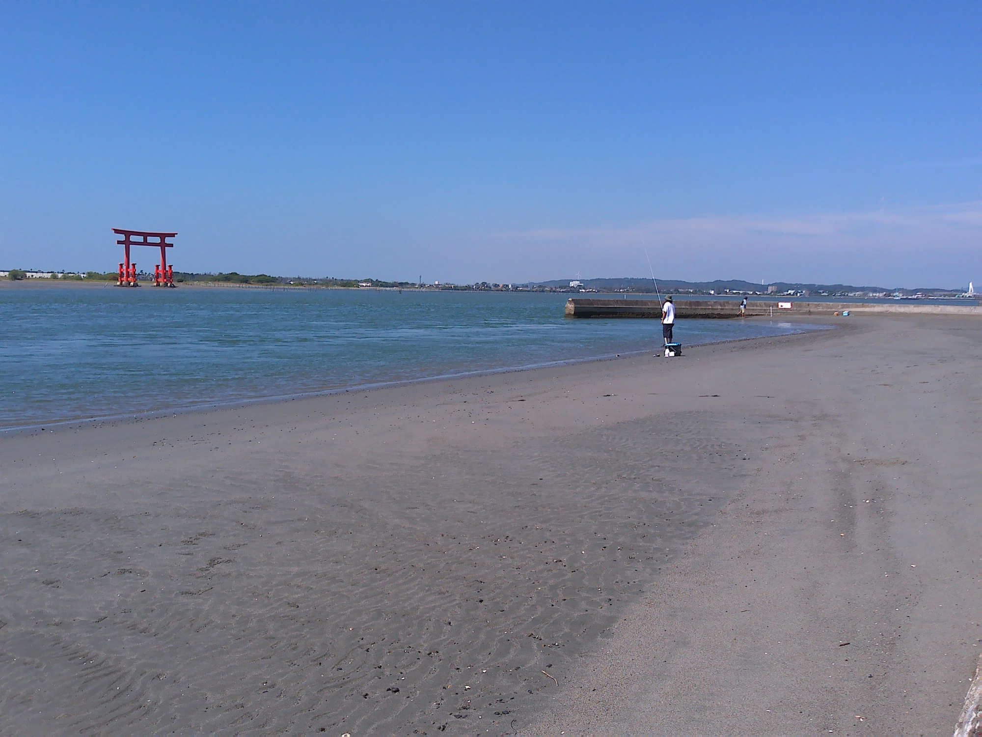 9月で海水浴シーズンが終わり釣り可能に。足場よくトイレ、水場、近くにコンビニもありファミリーフィッシングにオススメ！