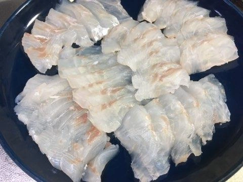 旨みの濃い、美味しいお刺身でした。