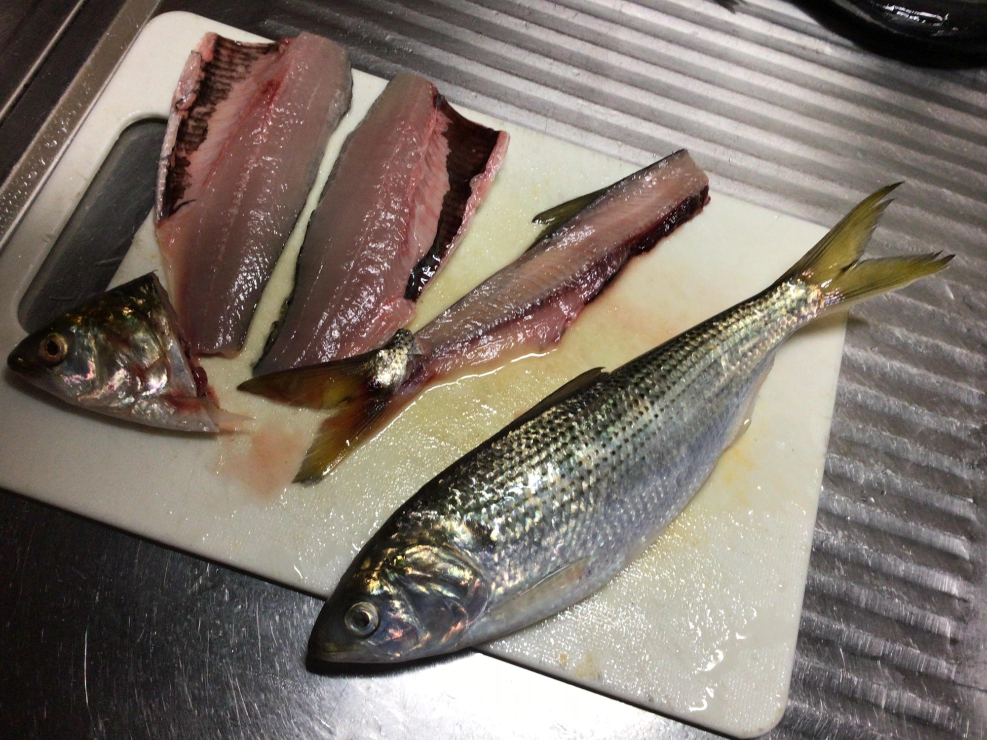 基本の三枚おろしデス❗️