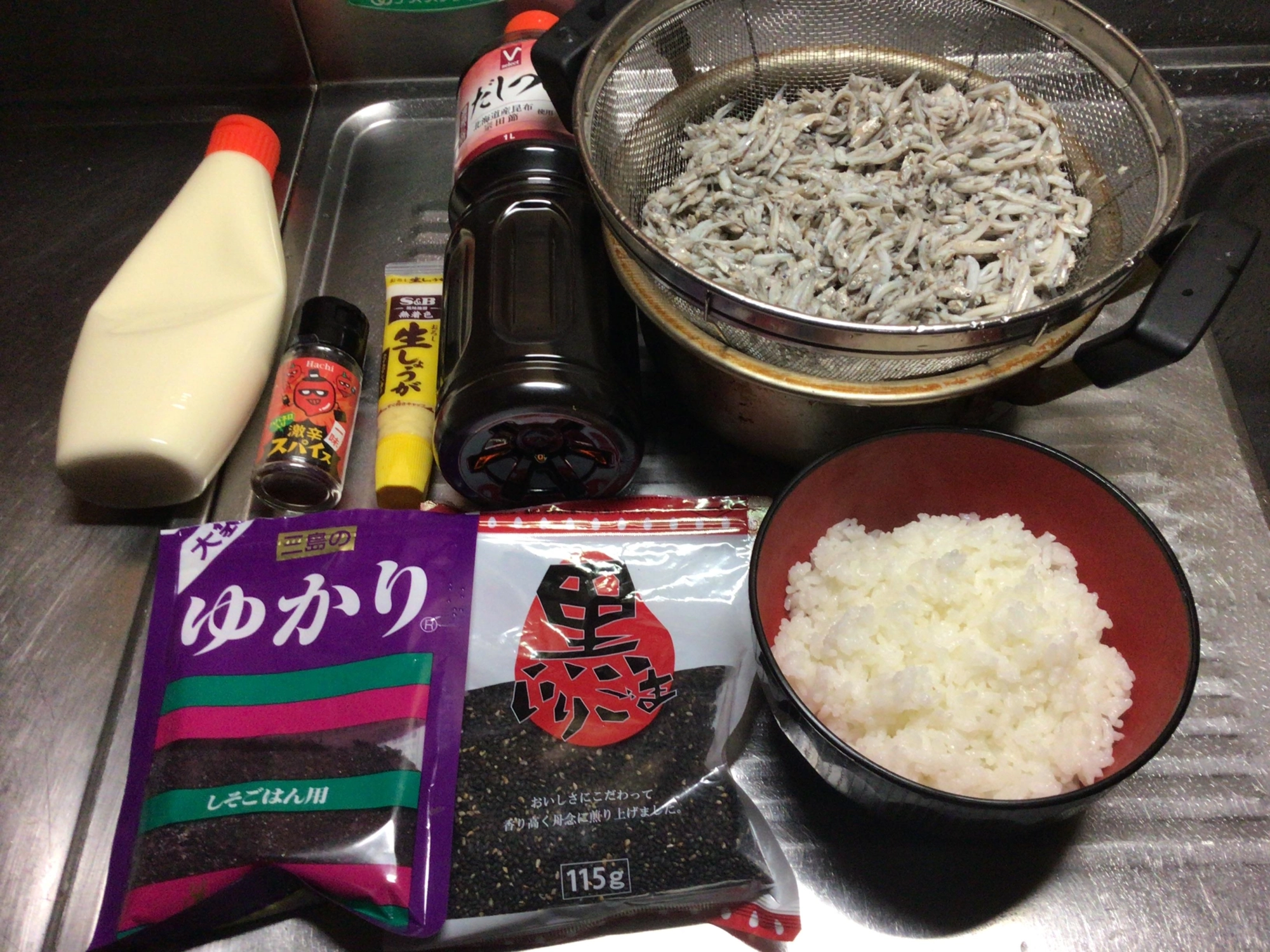 茹でイワシは、マヨネーズやゆかりとの相性good デス❗️
