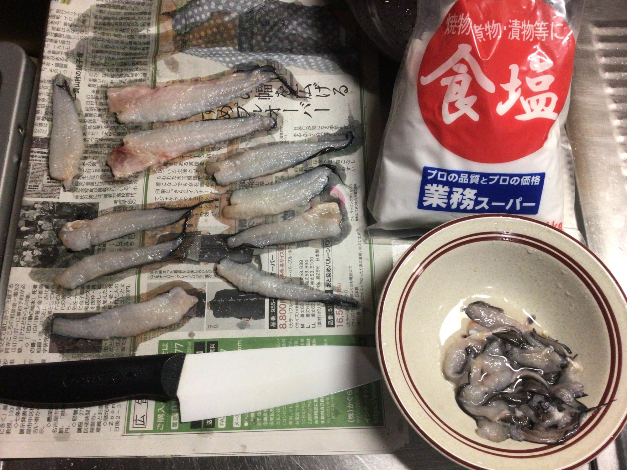 塩で締めます。水気抜くとボロボロになりにくいデス❗️