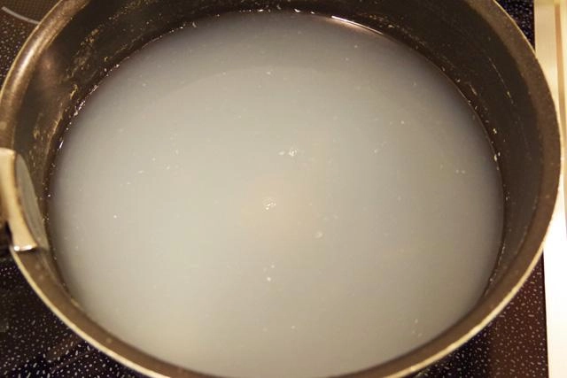 茹で汁は大変美味しいダシが出ていますので、アクを取り除いてお味噌汁や炊き込みご飯などに利用しましょう。美味しい貝なのでどんなお料理にも合います。ガーリックバターソテー、ワイン蒸し、パスタ、スープ、炊き込みご飯など。