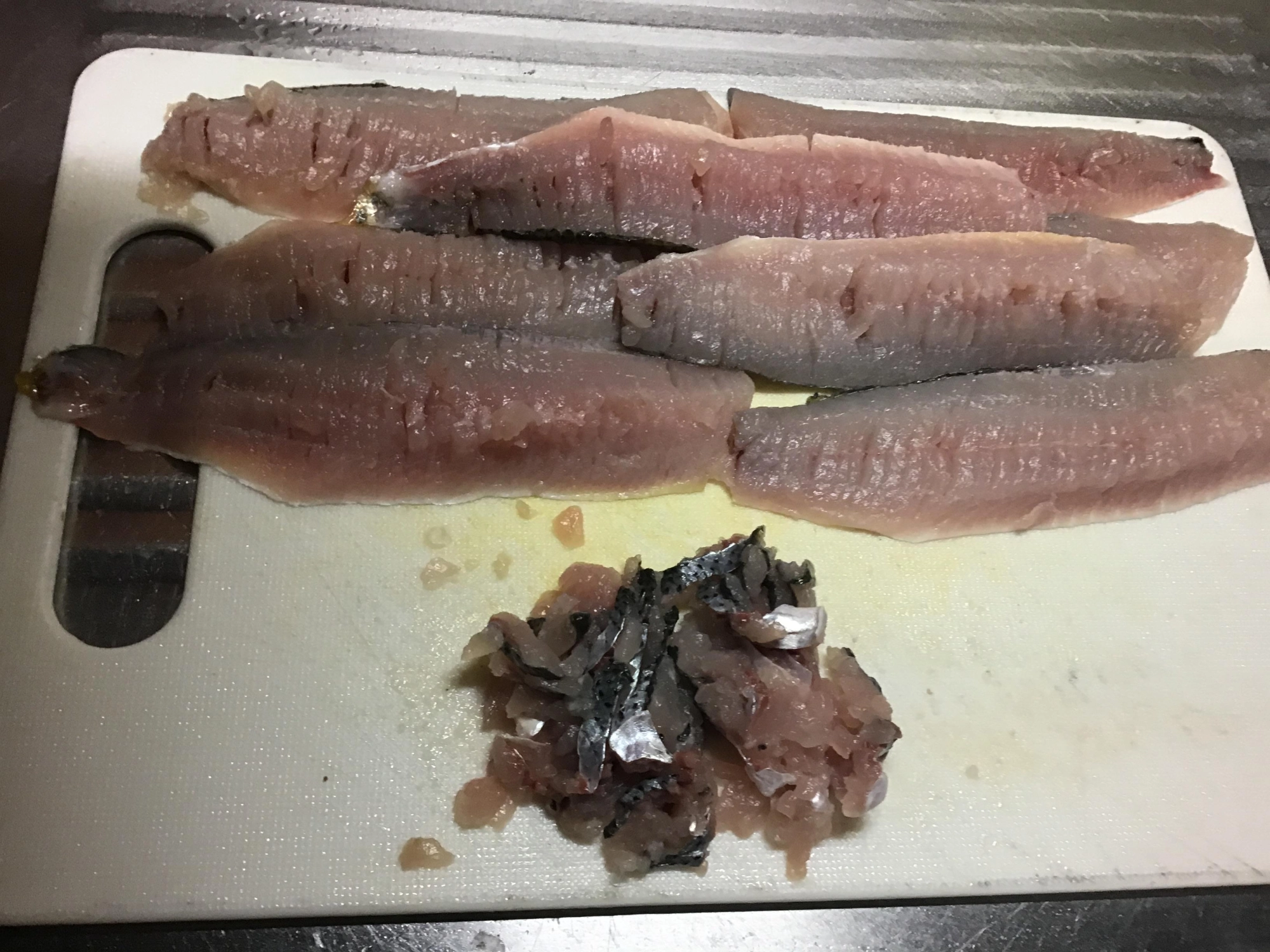 コノシロの小骨は強敵です。骨切りできなくても細かく刻んじゃえば、攻略できます❗️