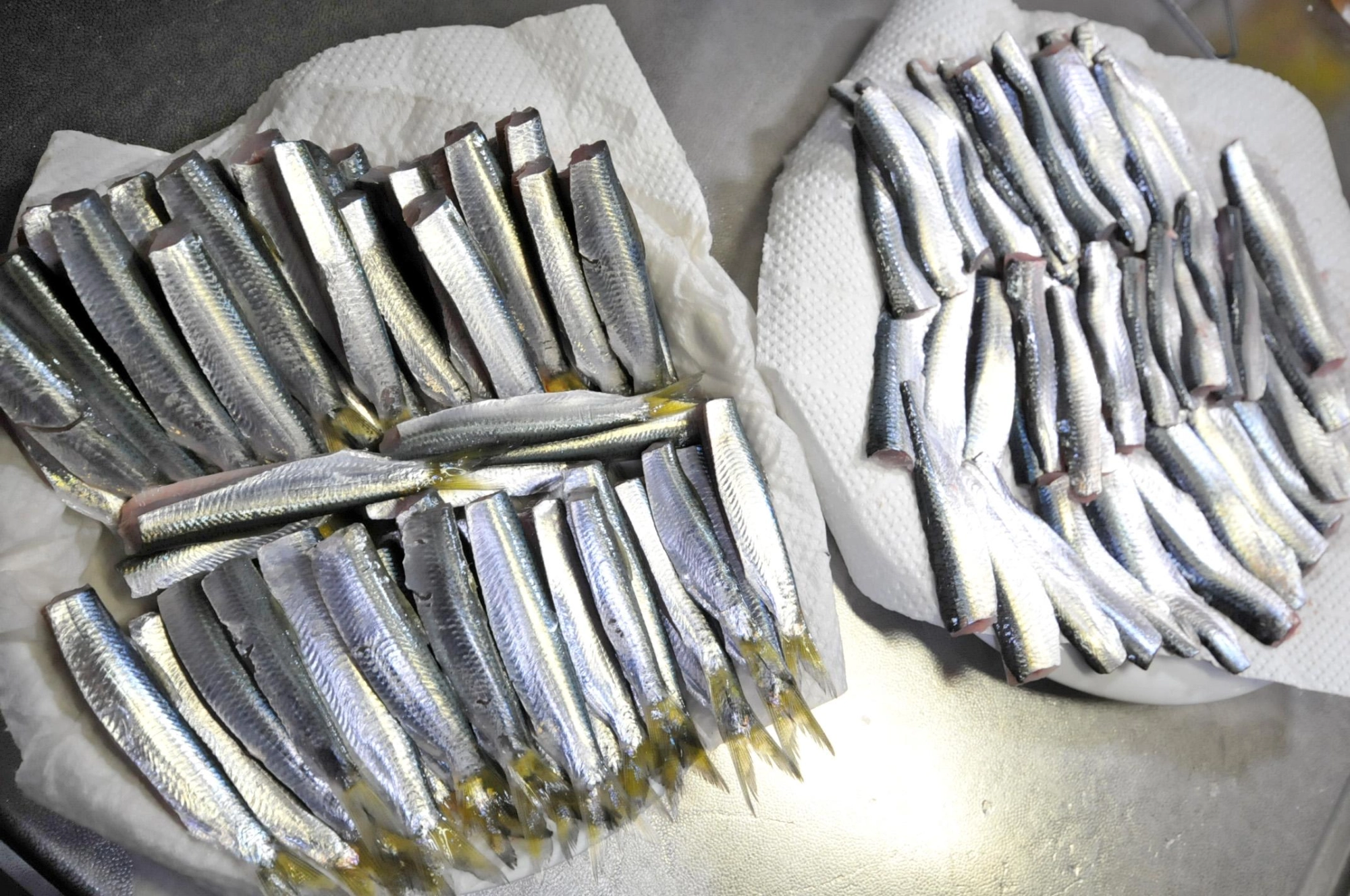料理方法によって中骨ありのままで使用したり、3枚おろしにしたりして使い分けましょう。