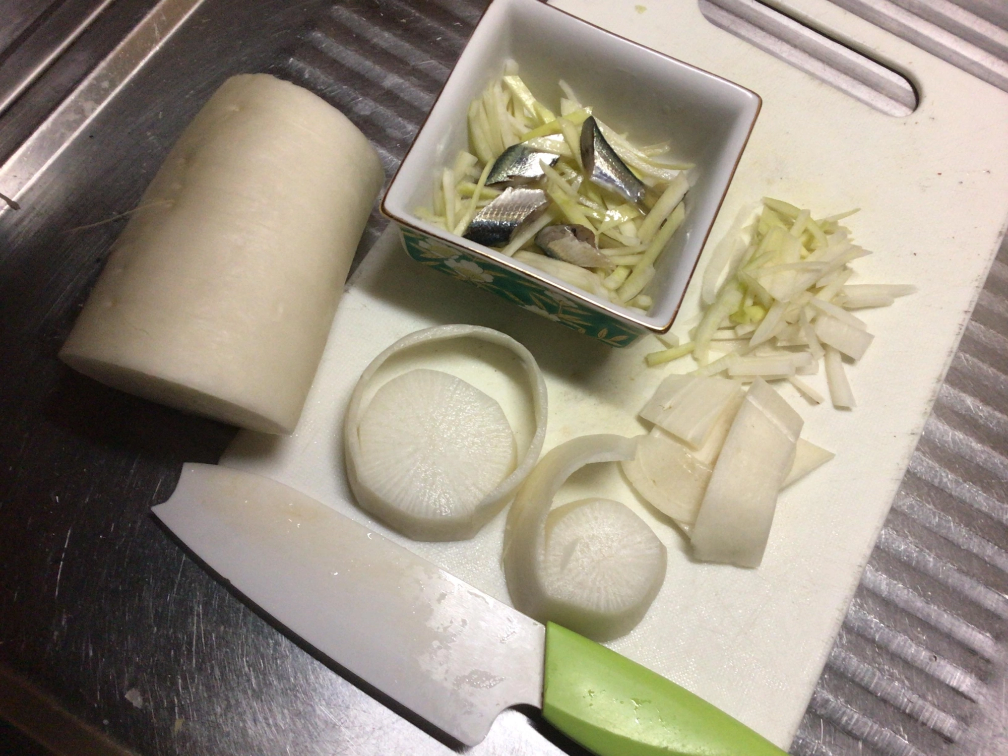 大根カツラむき。