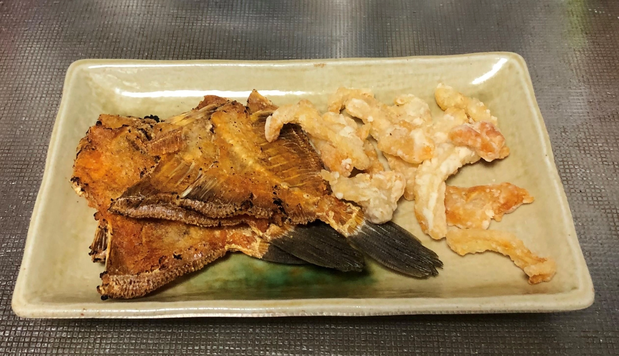 骨せんべい・血合骨肉の唐揚げ