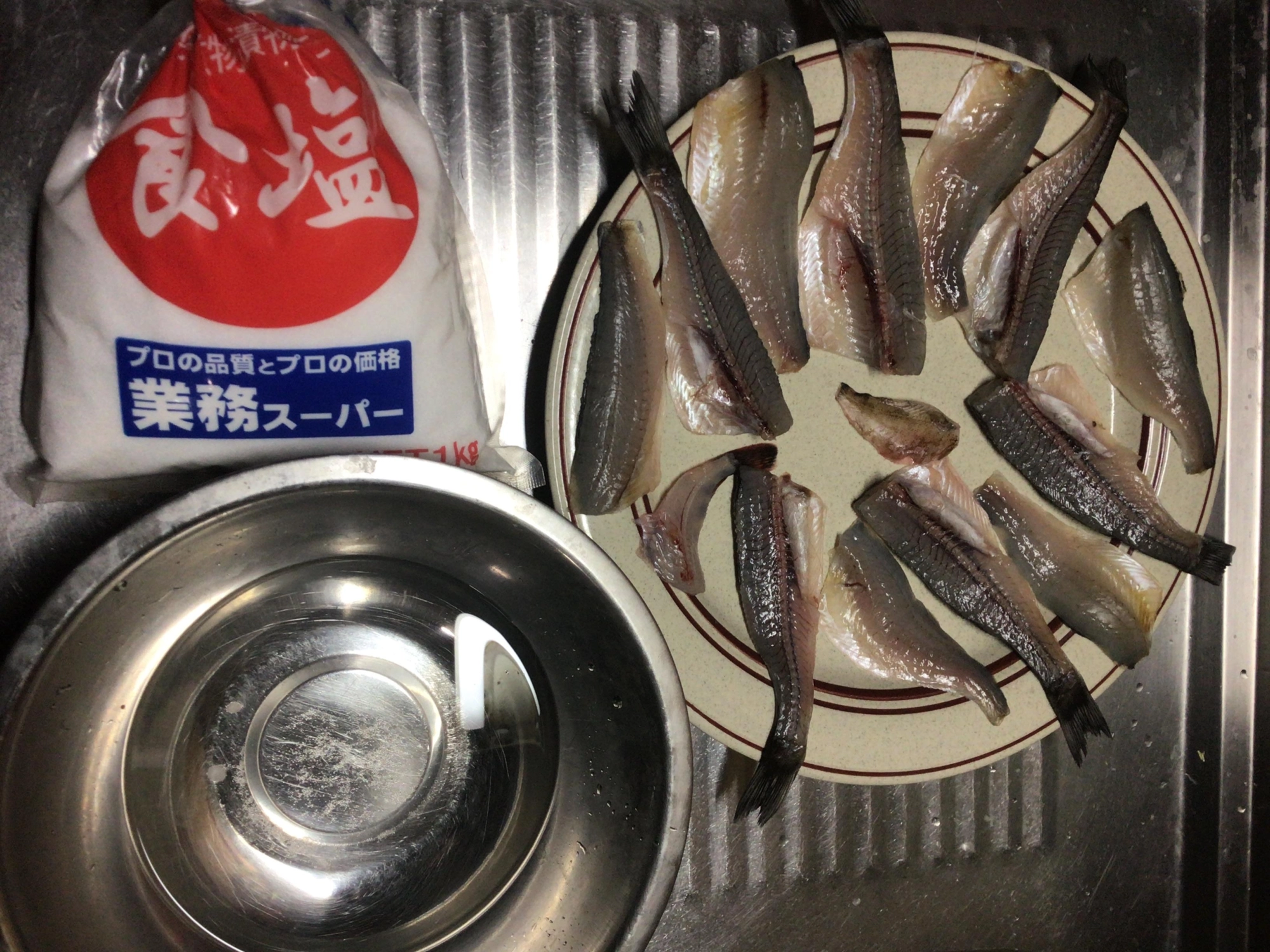 海水程度の塩水に、30分漬けます。1日干します。