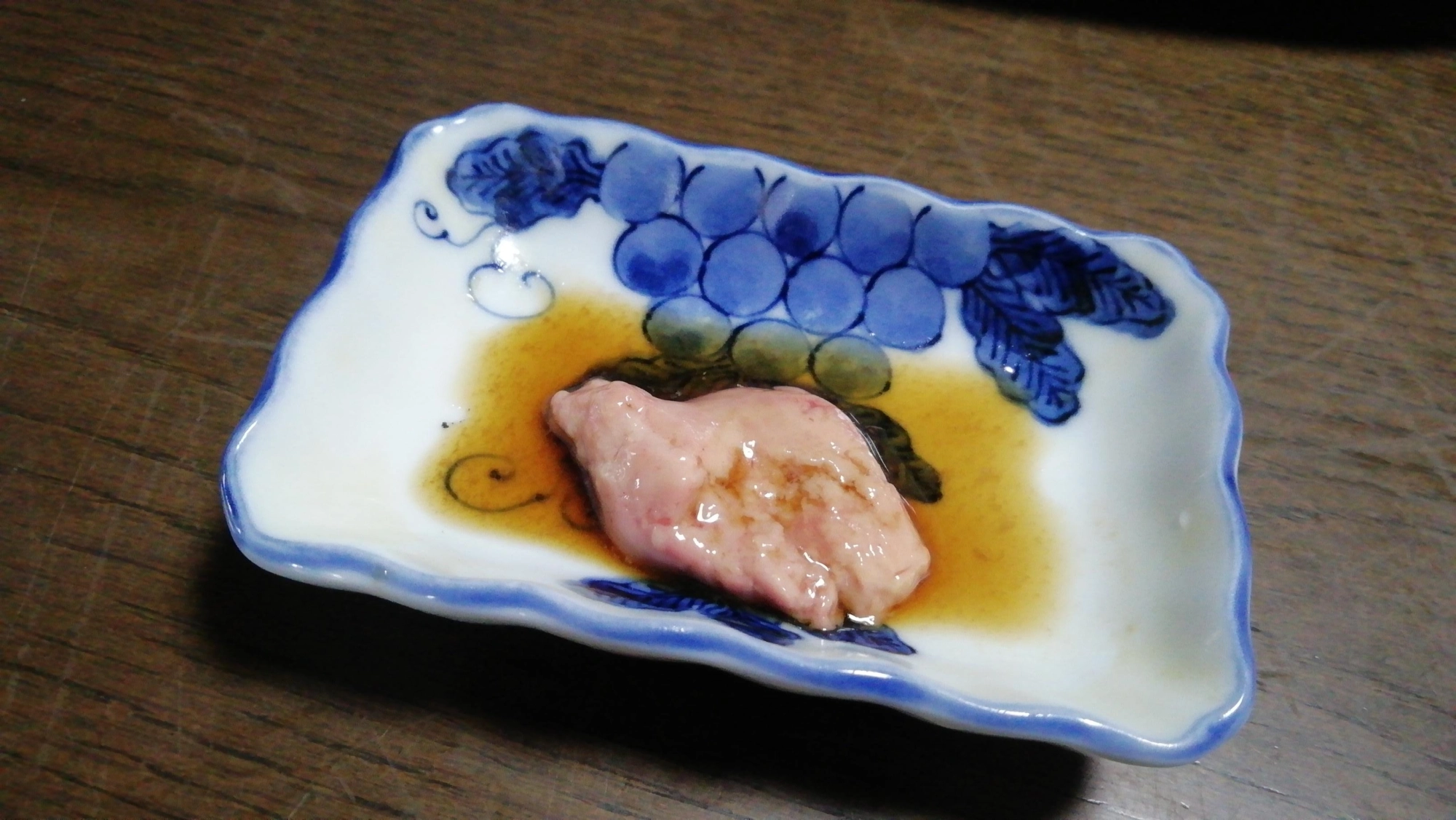わずかに取れた「カワハギの肝」は酢醤油でいただきます。旨し!!