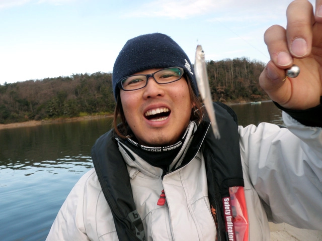 この日は完全に底付近に魚が多く、仕掛けの下の方の針にばかり掛かりました。