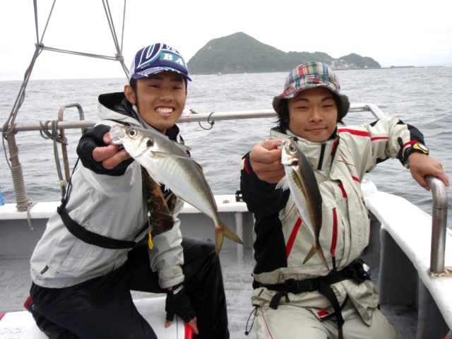 美味しい良型のアジがいっぱい釣れますよ！ジグサビキは必携です！
