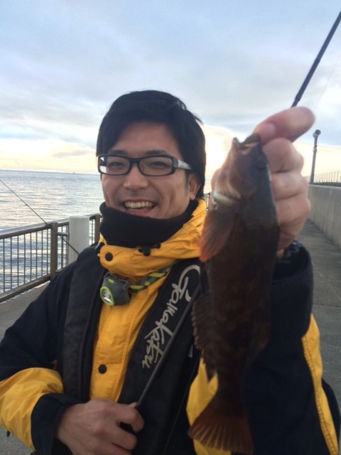 良型のアイナメ！！
堤防から５ｍ先の石積みの際を狙っての釣果です☆