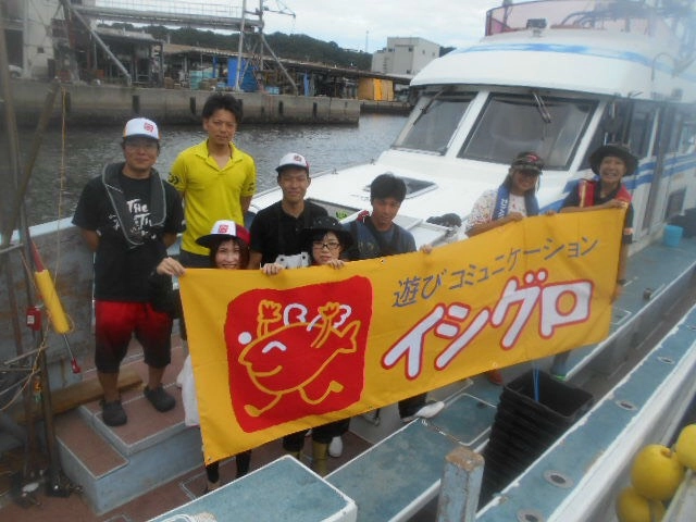 豊浜沖でヒラメ稚魚放流♪