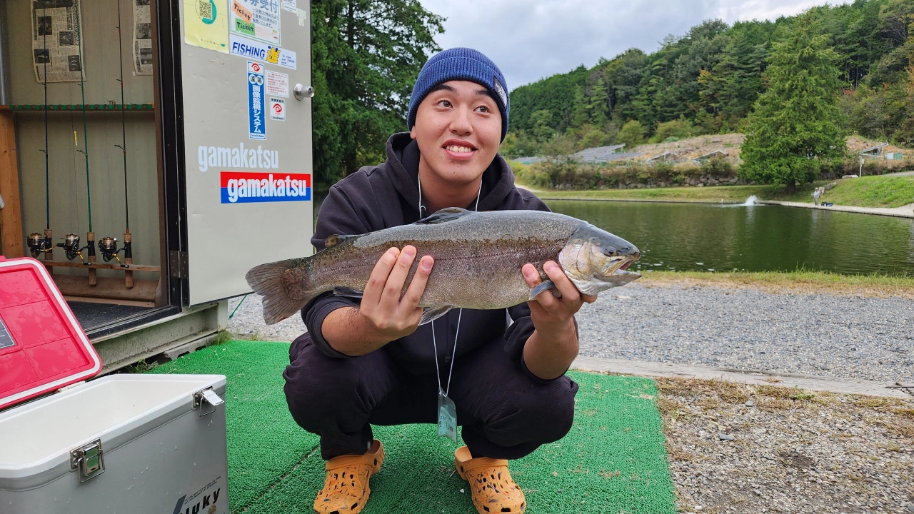 フィッシングキャンプエリア瑞浪で捕獲したロックトラウト