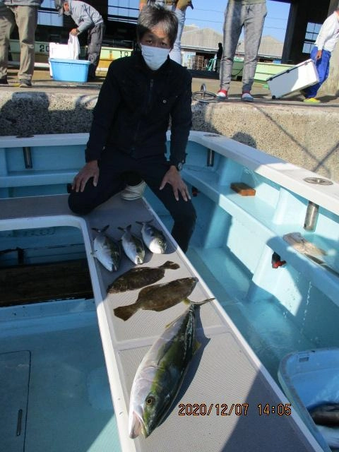 こちらの新規のお客様はワラサにヒラメにハマチにメインどころを釣りましたッ(^-^)