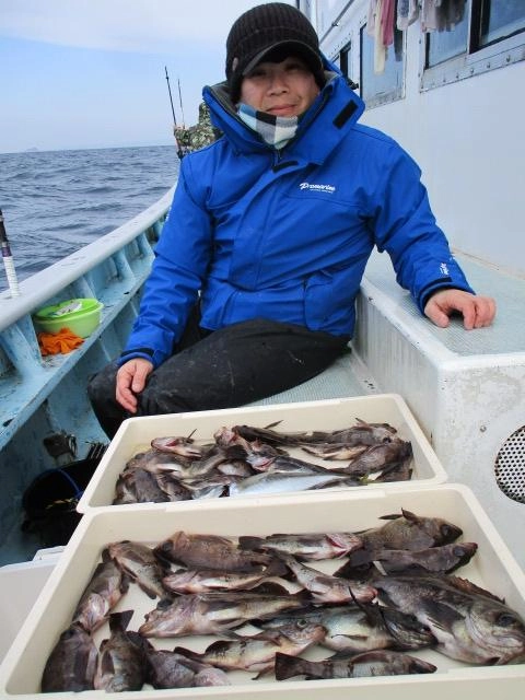こちらの常連様は良型越冬黒メバル含めて40匹近く釣り上げてましたよッ(о´∀`о)