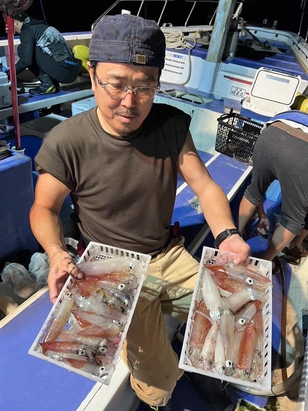 直結の方は細かいサイズのイカも掛けることができていました！船中トップは直結で38杯の釣果です。