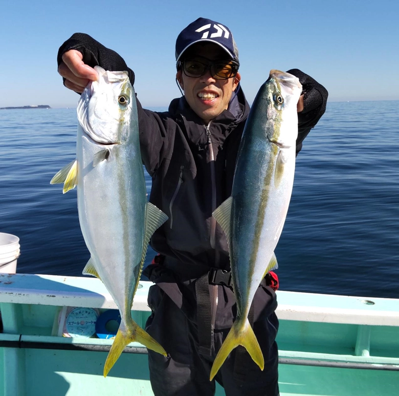 イナダが絶好調に釣れます！脂が乗ってて美味しいです。