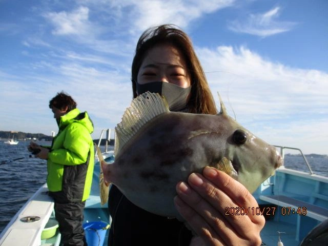 カワハギ釣り初挑戦の釣りガールもデラ旨過ぎる肝パンデカカワハギ含めて①⑤枚 釣りましたよッ(°▽°)v