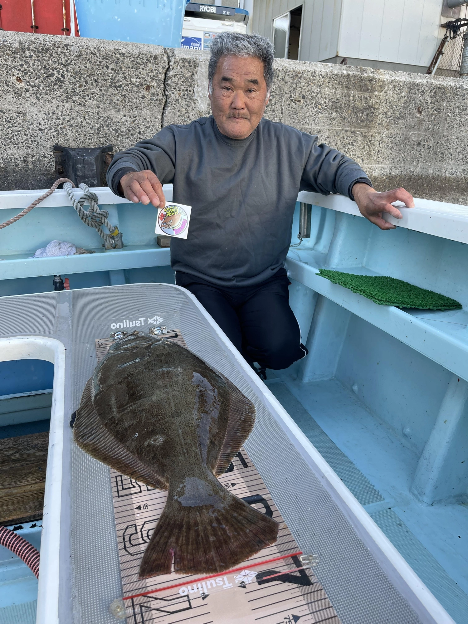 今日はお客様も少なかったのでアシスタントも釣りをしキョーイチ肉厚デカビラメ狩るッ‼︎