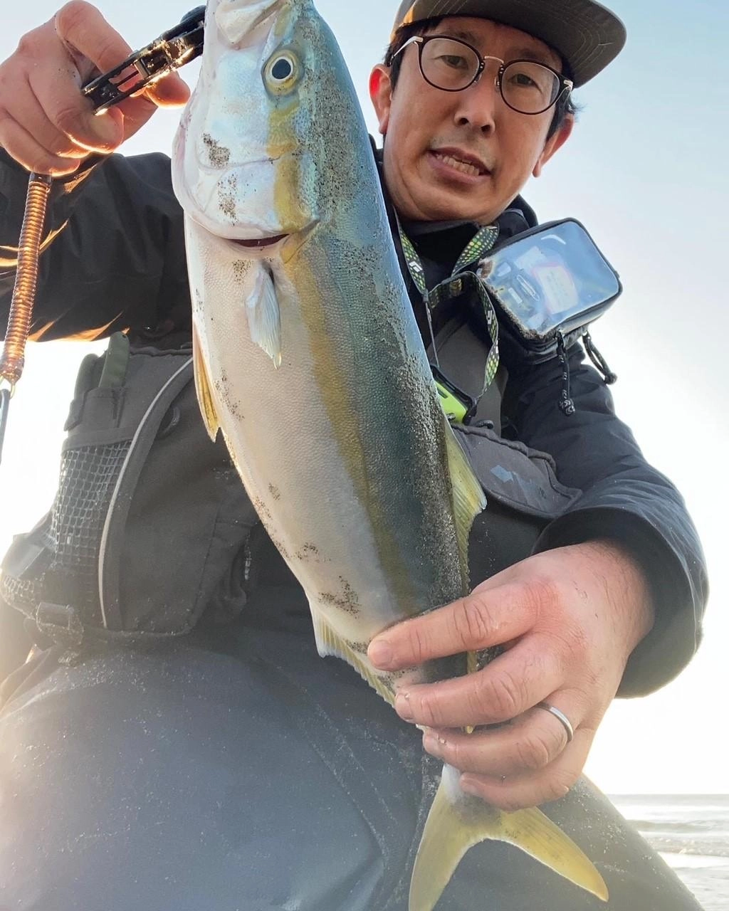 一瞬の時合でしたが青物の兆し↑↑。隣のアングラーはワラサ釣ってました！