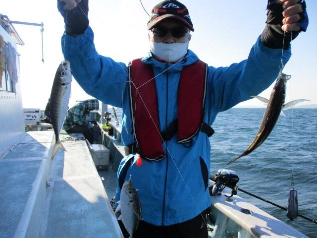 こちらのお客様はデカマアジが鈴なりッ(・∀・)
