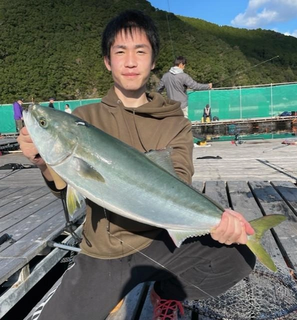 この日はウグイ、練り餌、カツオ、GOLD、ササミなどがよく当たりました。