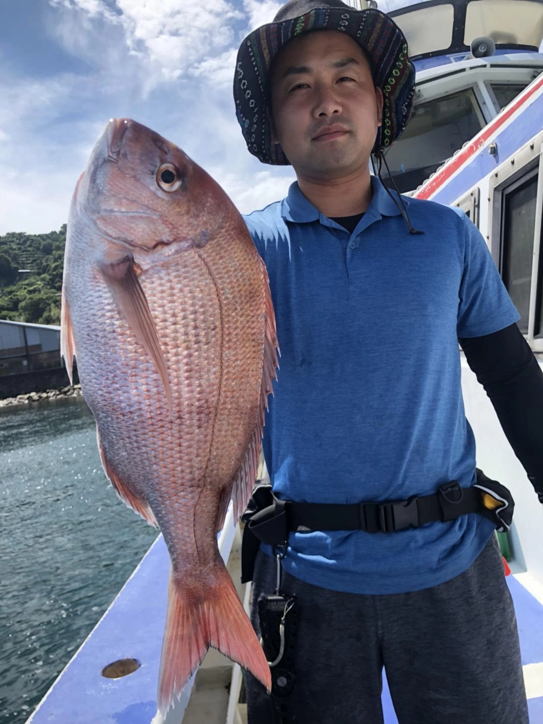 五目釣りで良型のマダイが釣れています！