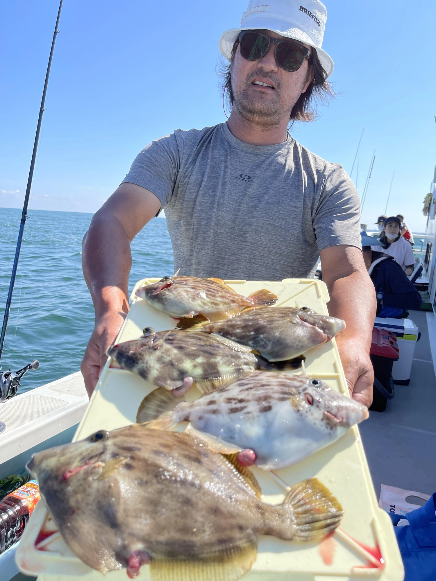 こちらのお客様は『純粋カワハギ釣り』初挑戦でデカハギを釣りましたよッ(・∀・)