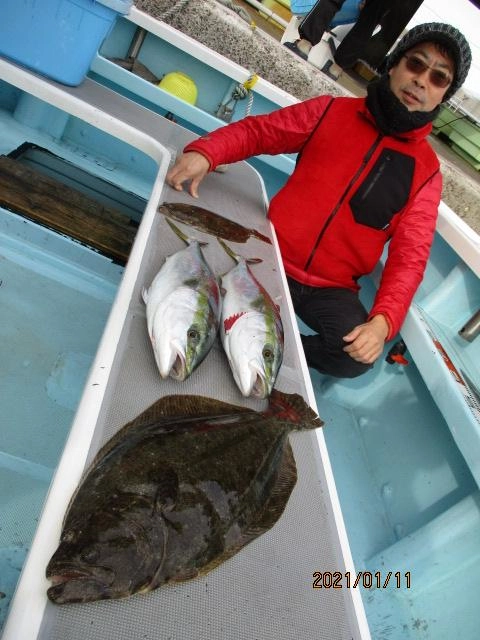こちらの御新規様は肉厚ごーはんOver寒ビラメ、ワラサを釣り上げましたッ(・∀・)