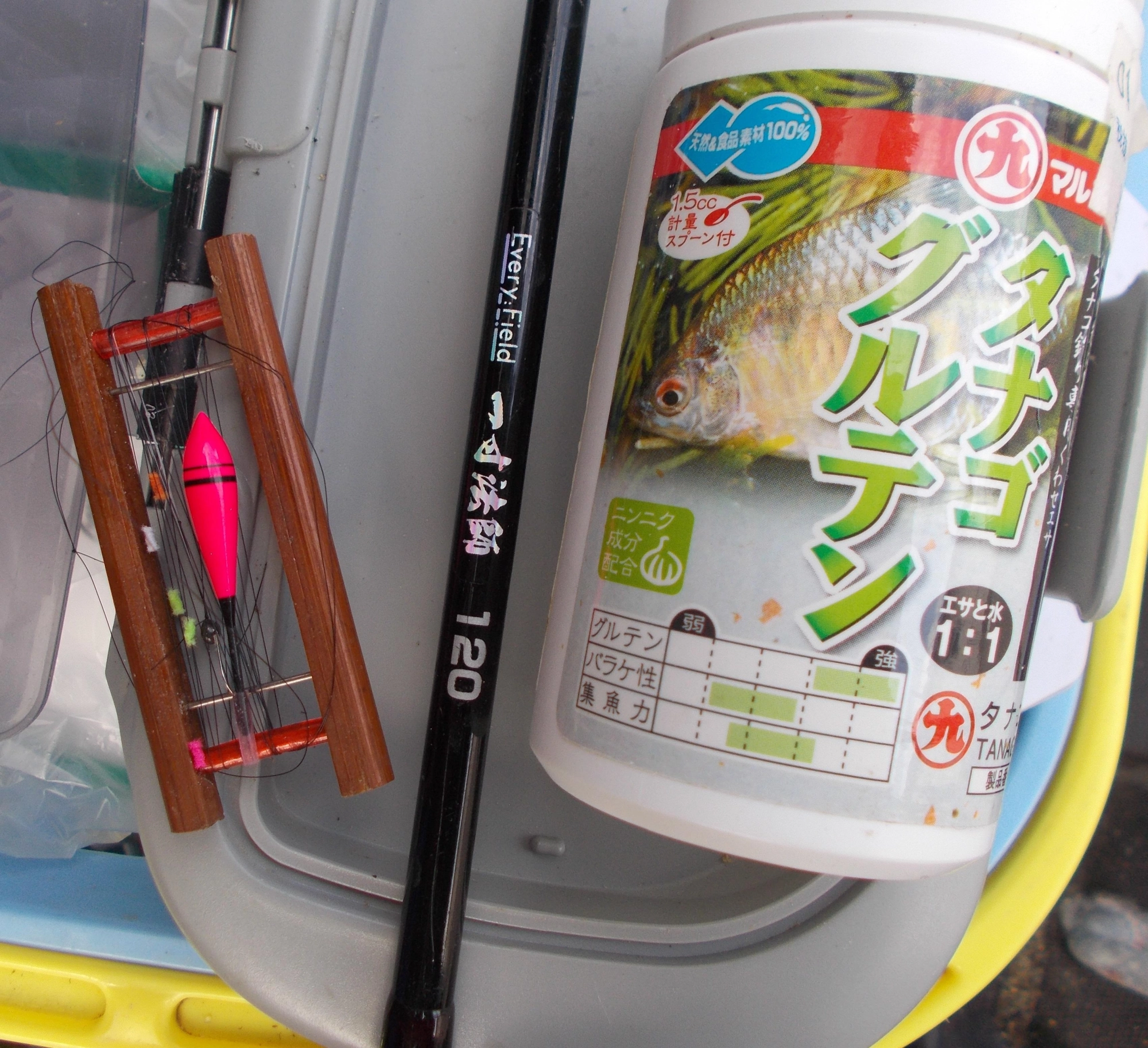 タナゴ釣り用仕掛け、エサに短い竿があれば釣りができますよ。