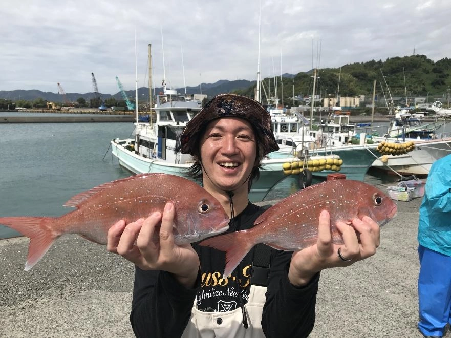 大型のマダイは釣れませんでしたが食べごろサイズが釣れました！！