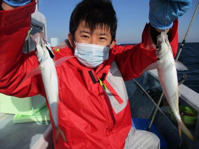 手軽な『サビキ五目釣り』でデカマアジが入れ食いですよッ(°▽°)
