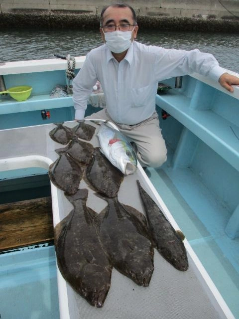 いつもの常連様は今日のトップ釣果 初夏ビラメを❼枚も釣り上げてましたよッ(ﾟ∀ﾟ)