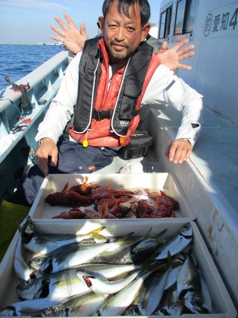 こちらのお客様もデカマアジとデカカサゴと晩御飯のおかず以上の釣果を上げましたッ‼︎