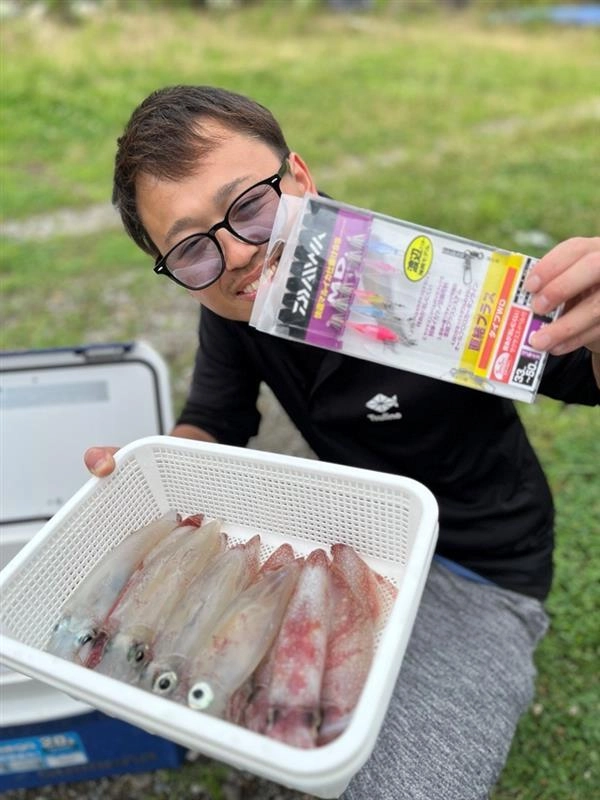ダイワの仕掛けをもっていくと良いです！伊東沖マルイカを始めたばかりの別のお客様も連発してマルイカを釣っておりました！