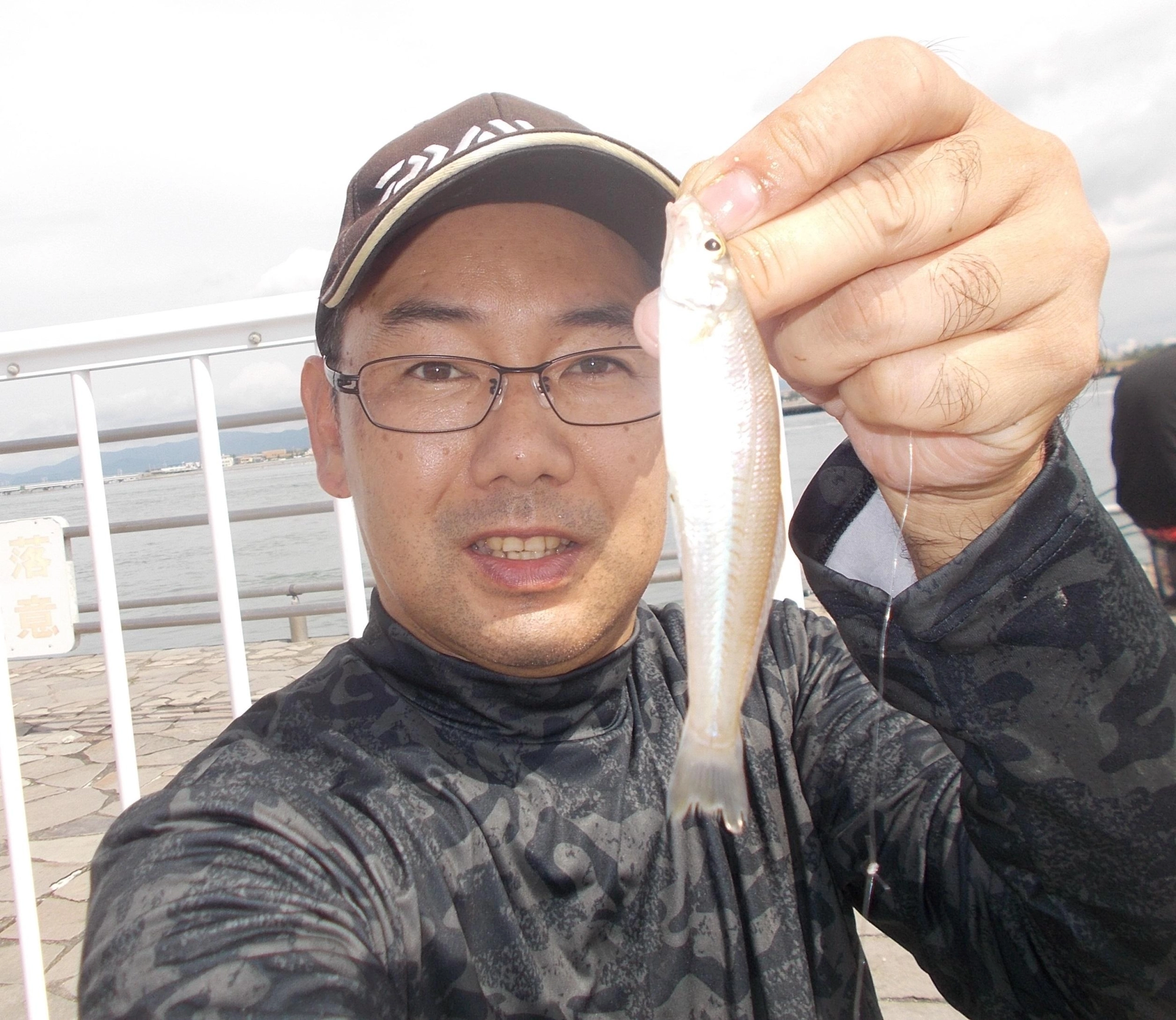 本命は泳がせでヒラメなどの大物、まずはエサのキスを狙いました。結果は・・・バラシ２回と残念な結果に、次回また再チャレンジします。