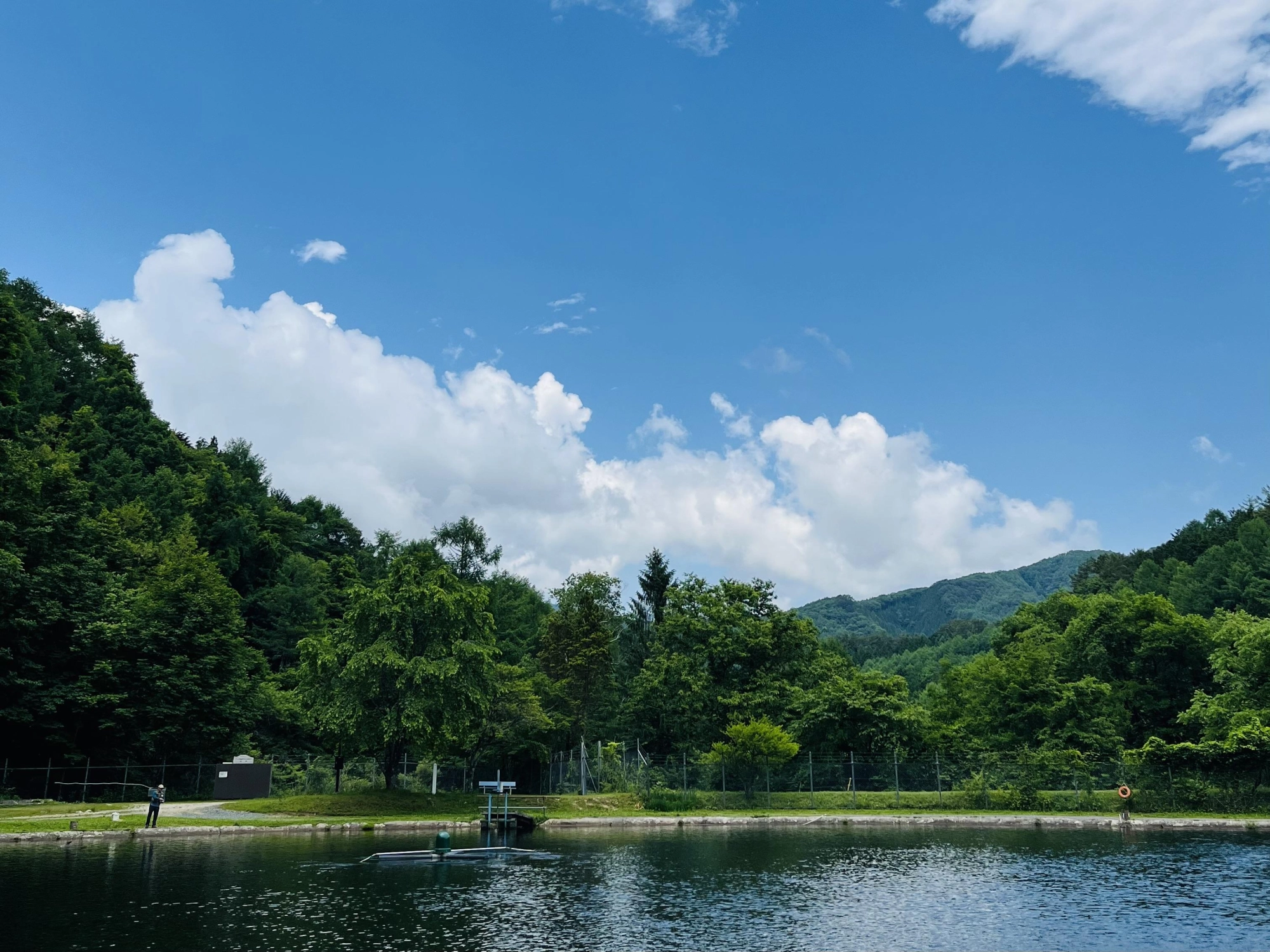 大自然の中で
のびのびと釣りができます！
空気も綺麗で
とても癒されますよ♪