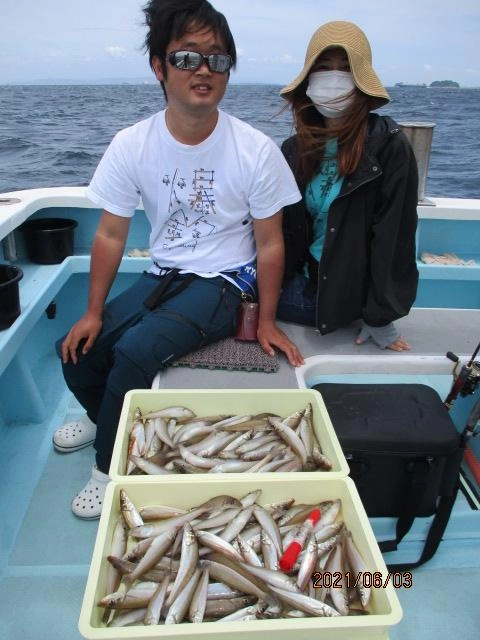 これだけ釣れるとご近所の方にもお裾分け出来て喜ばれますねッ(^-^)