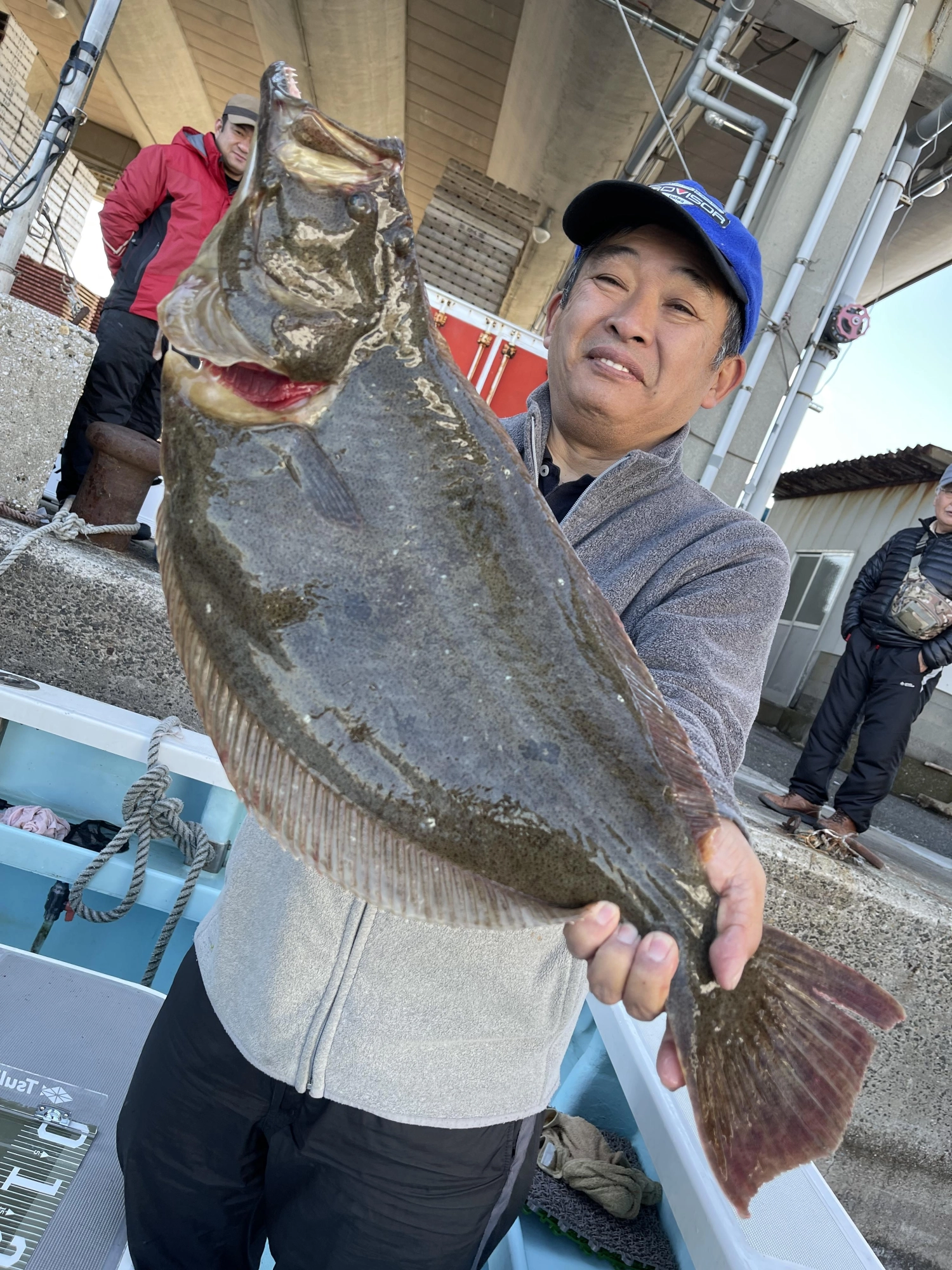 いつもの常連様はベイトに付いた肉厚越冬ビラメを狩るッ‼︎