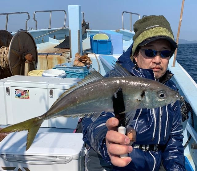 ４０ｃｍの特大アジ！！タモ入れ必須です。