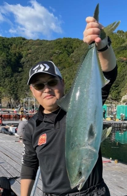 カツオはらわたや切り身とウグイを抱き合わせて泳がせ！青物４本釣果です！