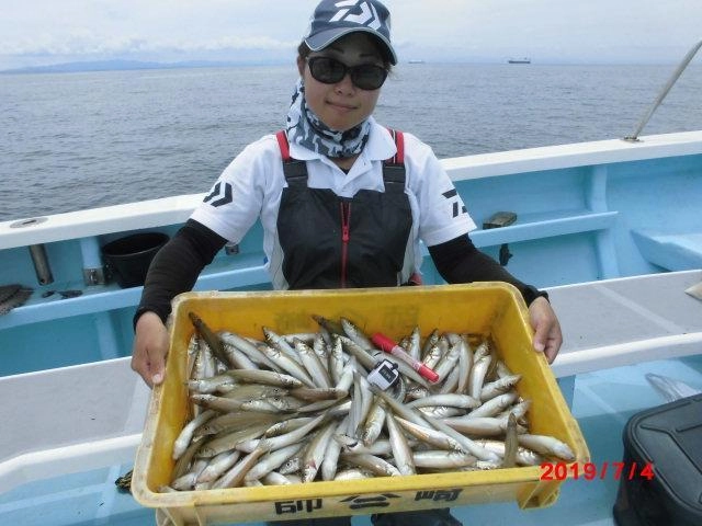 釣りガールも朝イチから入れパク状態のワヤぐいでしたッ(・∀・)