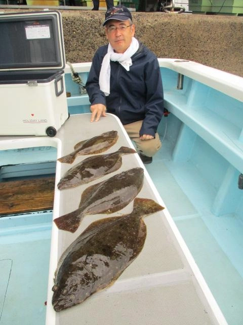 こちらの常連様は肉厚良型ビラメ含めて今日の竿頭トップ釣果 ❹枚狩りッ( ͡° ͜ʖ ͡°)