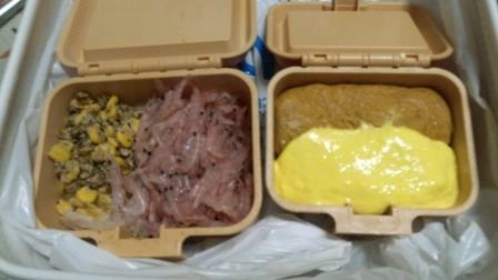 暴風なのは天気予報で知ってましたが自作の練り餌を試したくなって出かけてしまいました。　2色あるうち片方は撒き餌と同じ材料のもの。　撒き餌材料の方は色が悪いので小麦粉・コーンスターチだけのものも用意。　両方を混ぜながら使用。　”食い渋られるイエロー”になる心配もしましたが、結構喰いが良かったです。