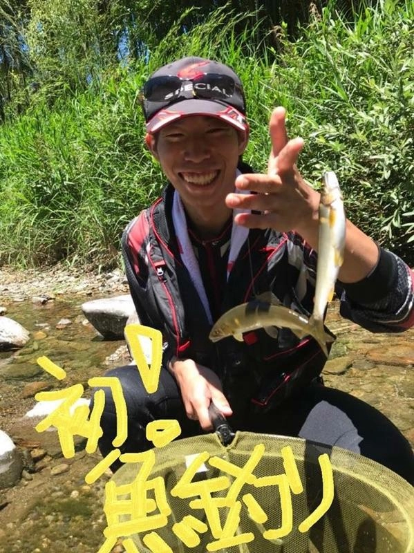 魚釣り初体験！！！釣りの楽しさ、鮎釣りを体験してもらいました♪またやりたいと♪